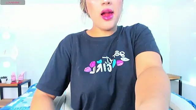 Snapshot of julietha_taylor chatting on 02-05-25, 02:51 julietha taylor online show from 02-05-25, 02:51