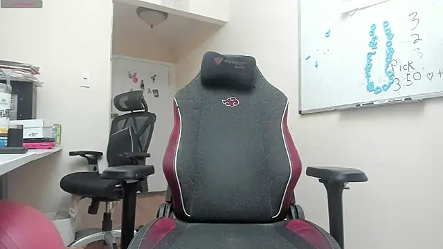 Snapshot of bear_russian_hunk chatting on 10-10-25, 12:59 bear russian hunk online show from 10-10-25, 12:59