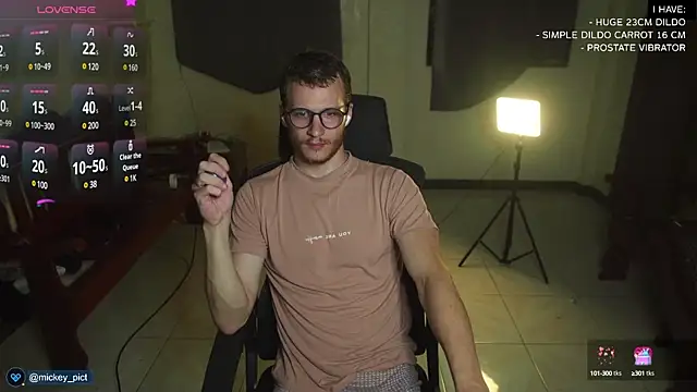 Snapshot of mickeypict chatting on 12-09-24, 01:24 mickeypict online show from 12-09-24, 01:24