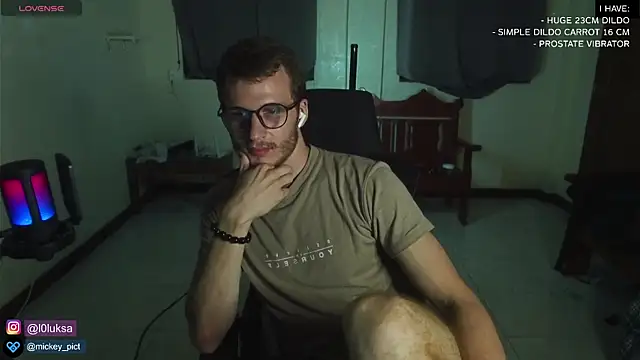 Snapshot of mickeypict chatting on 01-03-25, 03:22 mickeypict online show from 01-03-25, 03:22