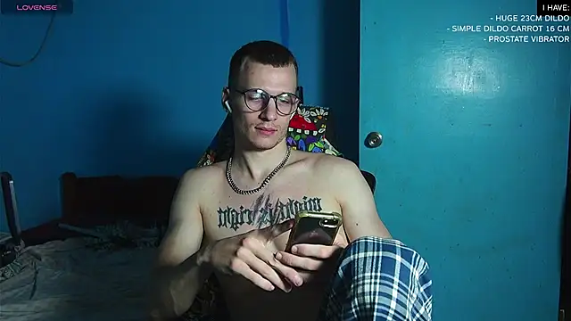 Snapshot of mickeypict chatting on 03-14-25, 12:51 mickeypict online show from 03-14-25, 12:51