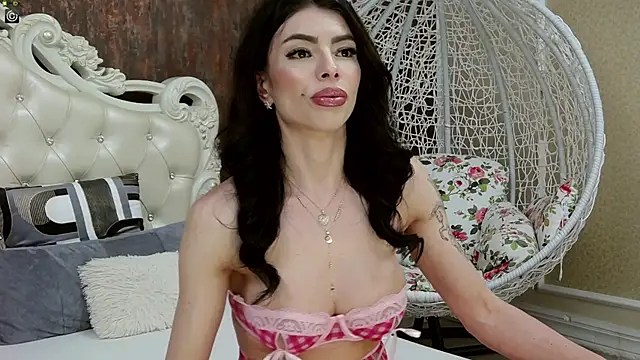 Snapshot of LaraDivine chatting on 02-06-25, 12:05 LaraDivine online show from 02-06-25, 12:05