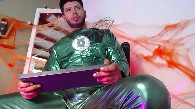 Colby brown03 online show from 10-28-25, 07:27