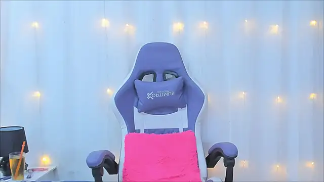 Snapshot of AnneGagner chatting on 02-12-25, 10:26 AnneGagner online show from 02-12-25, 10:26