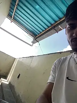 Snapshot of Rouuus12 chatting on 05-30-26, 02:47 Rouuus12 online show from 05-30-26, 02:47