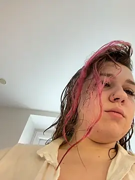 Snapshot of SuzieMurray chatting on 10-04-25, 11:08 SuzieMurray online show from 10-04-25, 11:08