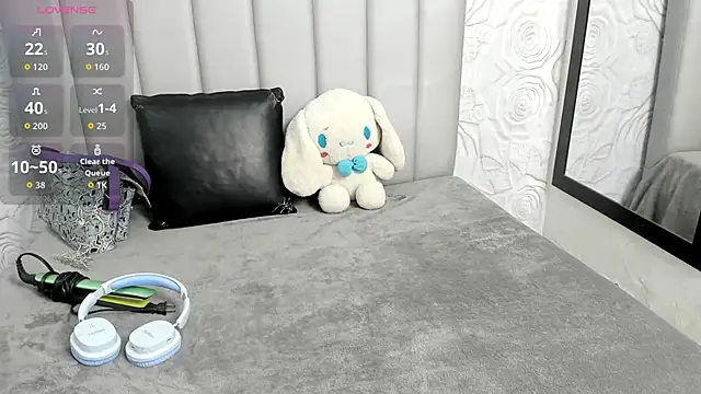 AlexaFoxy18 online show from 03-25-26, 06:52