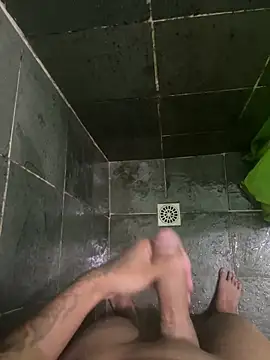 Snapshot of gzn01 chatting on 10-16-25, 11:17 gzn01 online show from 10-16-25, 11:17