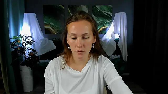 Snapshot of MichelleOrtis chatting on 11-05-25, 12:27 MichelleOrtis online show from 11-05-25, 12:27