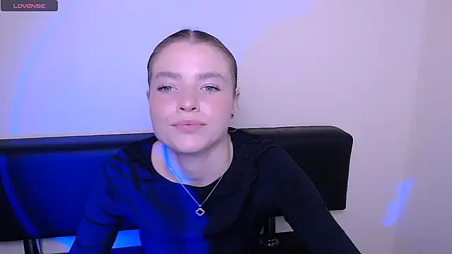 MissOliviaa  online show from 10-28-25, 01:58