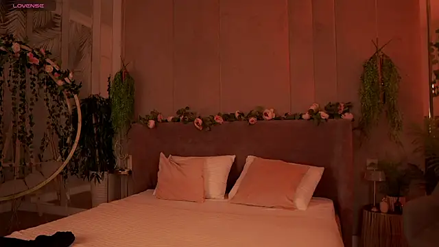 Smiley Mia online show from 09-14-25, 05:06