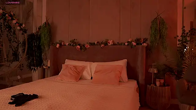 Smiley Mia online show from 09-21-25, 05:09