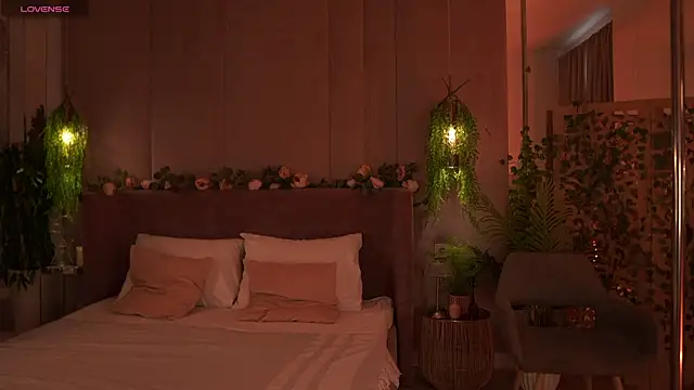 Smiley Mia online show from 09-24-25, 05:11