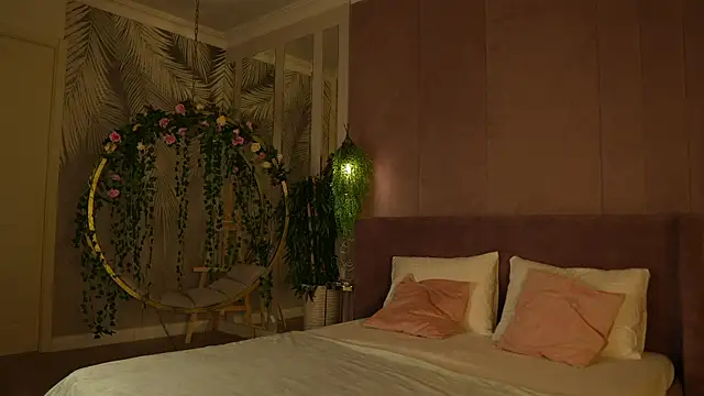 Smiley Mia online show from 11-06-25, 05:08