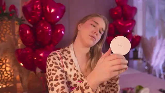 Smiley Mia online show from 02-21-26, 05:08