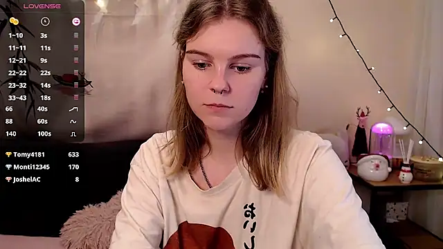 Snapshot of Moona_xx chatting on 12-28-24, 01:08 Moona xx online show from 12-28-24, 01:08