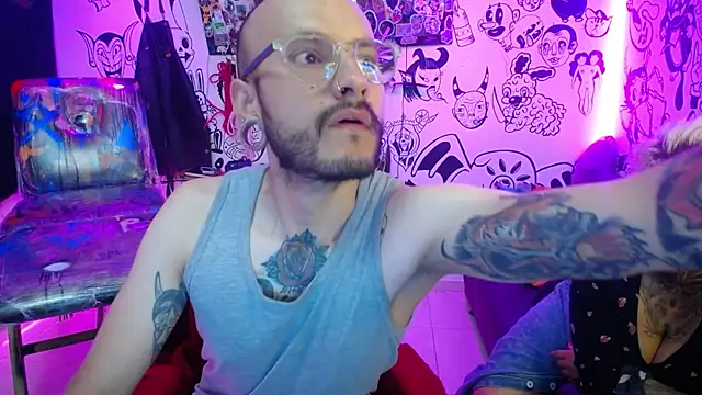 Snapshot of tatouagendecouple chatting on 12-12-24, 08:36 tatouagendecouple online show from 12-12-24, 08:36