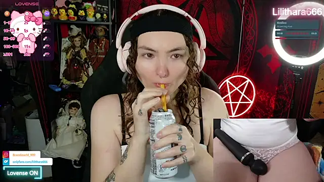 Snapshot of BrandiWRLD_999 chatting on 01-10-26, 06:42 BrandiWRLD 999 online show from 01-10-26, 06:42