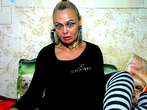 Snapshot of Gardener_of_Illusions chatting on 05-11-26, 11:24 Gardener of Illusions online show from 05-11-26, 11:24