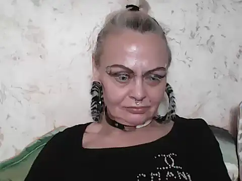 Snapshot of Gardener_of_Illusions chatting on 05-12-26, 11:29 Gardener of Illusions online show from 05-12-26, 11:29