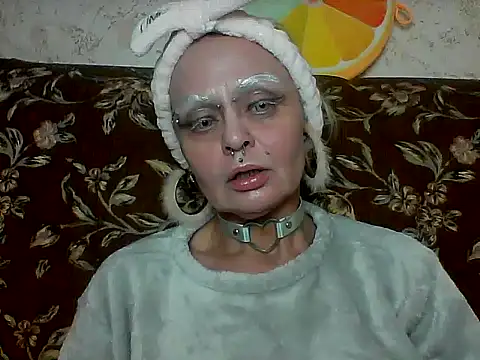 Snapshot of Gardener_of_Illusions chatting on 05-17-26, 03:59 Gardener of Illusions online show from 05-17-26, 03:59