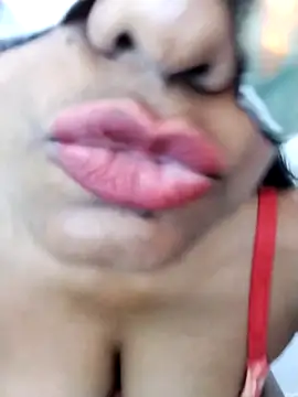 Snapshot of Zaraangle chatting on 11-12-25, 06:14 Zaraangle online show from 11-12-25, 06:14