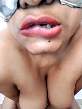 Snapshot of Zaraangle chatting on 11-21-25, 04:00 Zaraangle online show from 11-21-25, 04:00