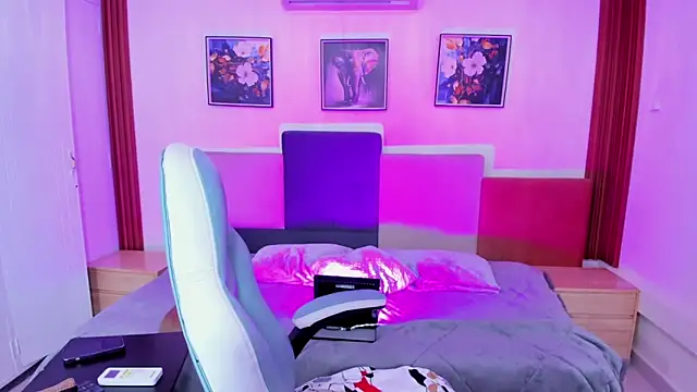 Snapshot of estrella_bigboobs14 chatting on 12-18-25, 10:43 estrella bigboobs14 online show from 12-18-25, 10:43