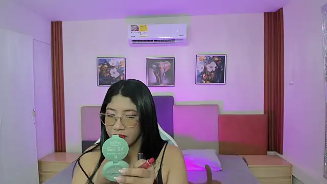 Snapshot of estrella_bigboobs14 chatting on 01-06-26, 10:08 estrella bigboobs14 online show from 01-06-26, 10:08