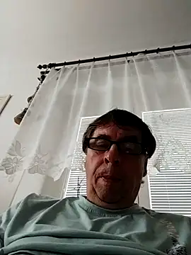 Snapshot of Lisak951 chatting on 05-15-26, 07:48 Lisak951 online show from 05-15-26, 07:48