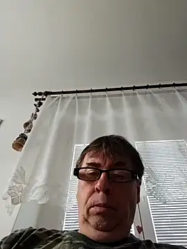 Snapshot of Lisak951 chatting on 05-19-26, 03:40 Lisak951 online show from 05-19-26, 03:40