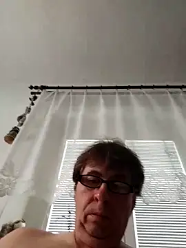 Snapshot of Lisak951 chatting on 06-02-26, 01:13 Lisak951 online show from 06-02-26, 01:13