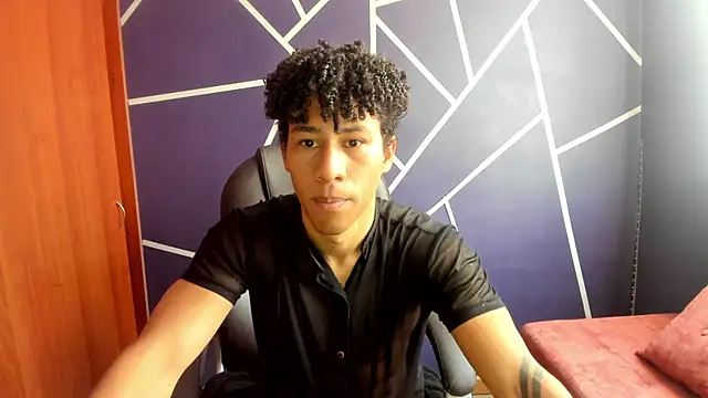 Snapshot of Pendragon1224 chatting on 01-11-25, 01:53 Pendragon1224 online show from 01-11-25, 01:53