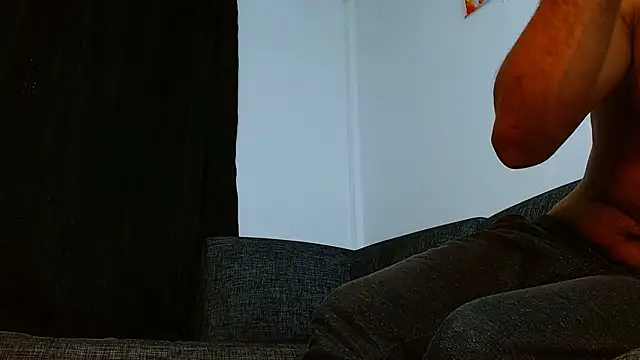 Snapshot of Benjamin_show chatting on 03-21-25, 01:45 Benjamin show online show from 03-21-25, 01:45