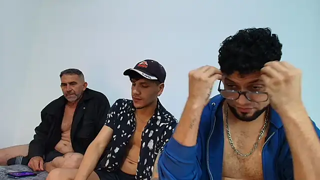 Snapshot of Benjamin_show chatting on 10-30-25, 02:35 Benjamin show online show from 10-30-25, 02:35