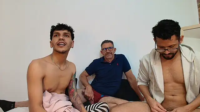 Snapshot of Benjamin_show chatting on 12-18-25, 08:15 Benjamin show online show from 12-18-25, 08:15