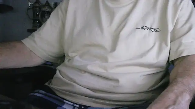 Snapshot of Leo_Sanders chatting on 02-10-26, 04:16 Leo Sanders online show from 02-10-26, 04:16