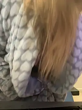 Snapshot of TEMPTING-TAMMY chatting on 12-16-25, 06:18 TEMPTING-TAMMY online show from 12-16-25, 06:18