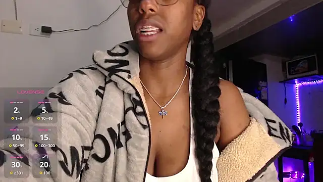 Snapshot of CoccoBele69 chatting on 02-11-26, 04:50 CoccoBele69 online show from 02-11-26, 04:50
