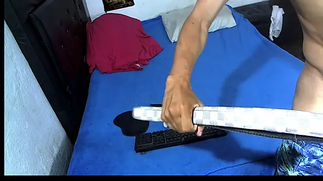 Snapshot of badssboys_always chatting on 01-15-25, 08:09 badssboys always online show from 01-15-25, 08:09