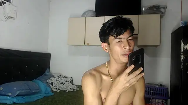 Snapshot of badssboys_always chatting on 02-25-25, 09:13 badssboys always online show from 02-25-25, 09:13