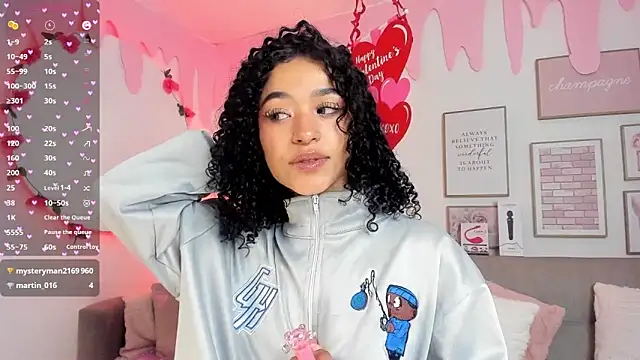 Snapshot of Crystal_Dluna chatting on 02-19-25, 06:32 Crystal Dluna online show from 02-19-25, 06:32