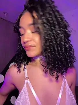 Snapshot of Crystal_Dluna chatting on 09-19-25, 04:40 Crystal Dluna online show from 09-19-25, 04:40