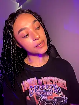 Snapshot of Crystal_Dluna chatting on 09-23-25, 09:29 Crystal Dluna online show from 09-23-25, 09:29