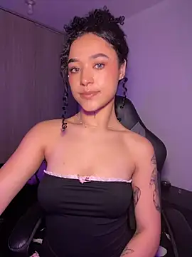 Snapshot of Crystal_Dluna chatting on 11-03-25, 03:57 Crystal Dluna online show from 11-03-25, 03:57