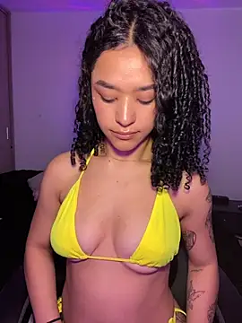 Snapshot of Crystal_Dluna chatting on 11-20-25, 04:18 Crystal Dluna online show from 11-20-25, 04:18