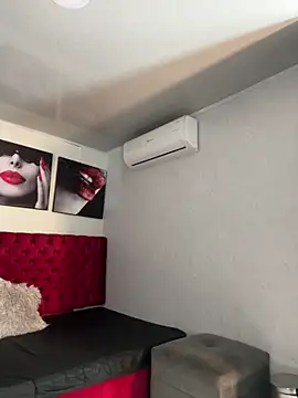 Snapshot of KENDER21_ chatting on 02-28-25, 12:20 KENDER21 online show from 02-28-25, 12:20