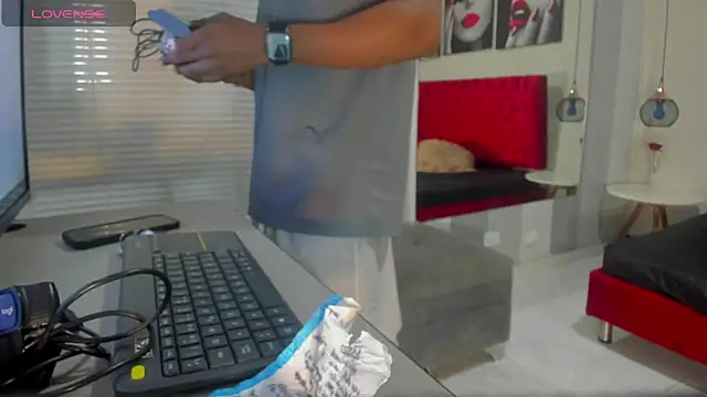 Snapshot of KENDER21_ chatting on 03-12-25, 12:47 KENDER21 online show from 03-12-25, 12:47