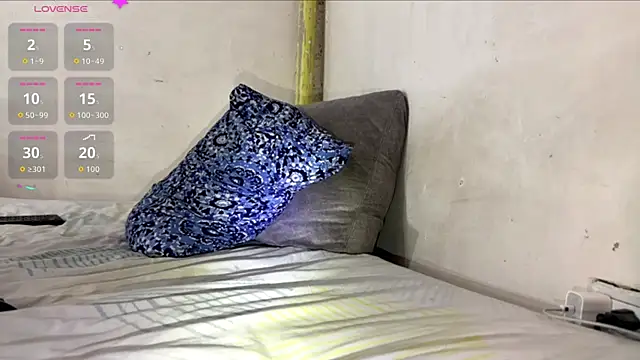 Snapshot of KENDER21_ chatting on 10-24-25, 08:11 KENDER21 online show from 10-24-25, 08:11