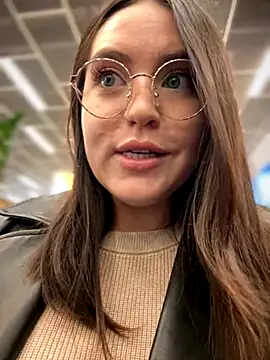 meow girl online show from 11-18-25, 08:08